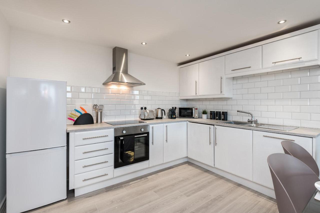 Host Apartments - Contemporary 3 Bed Apt With Balcony - Perfect For Long Stays Liverpool Exterior foto