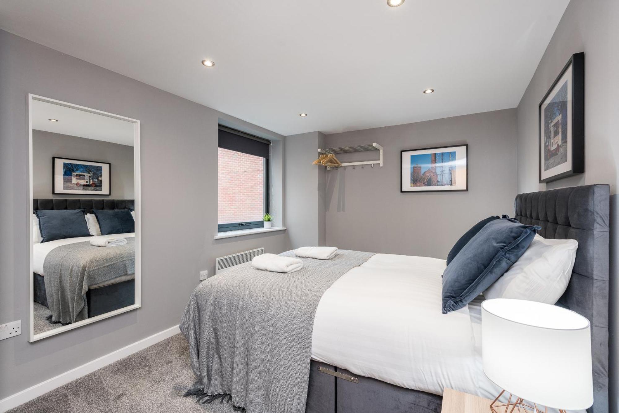 Host Apartments - Contemporary 3 Bed Apt With Balcony - Perfect For Long Stays Liverpool Exterior foto