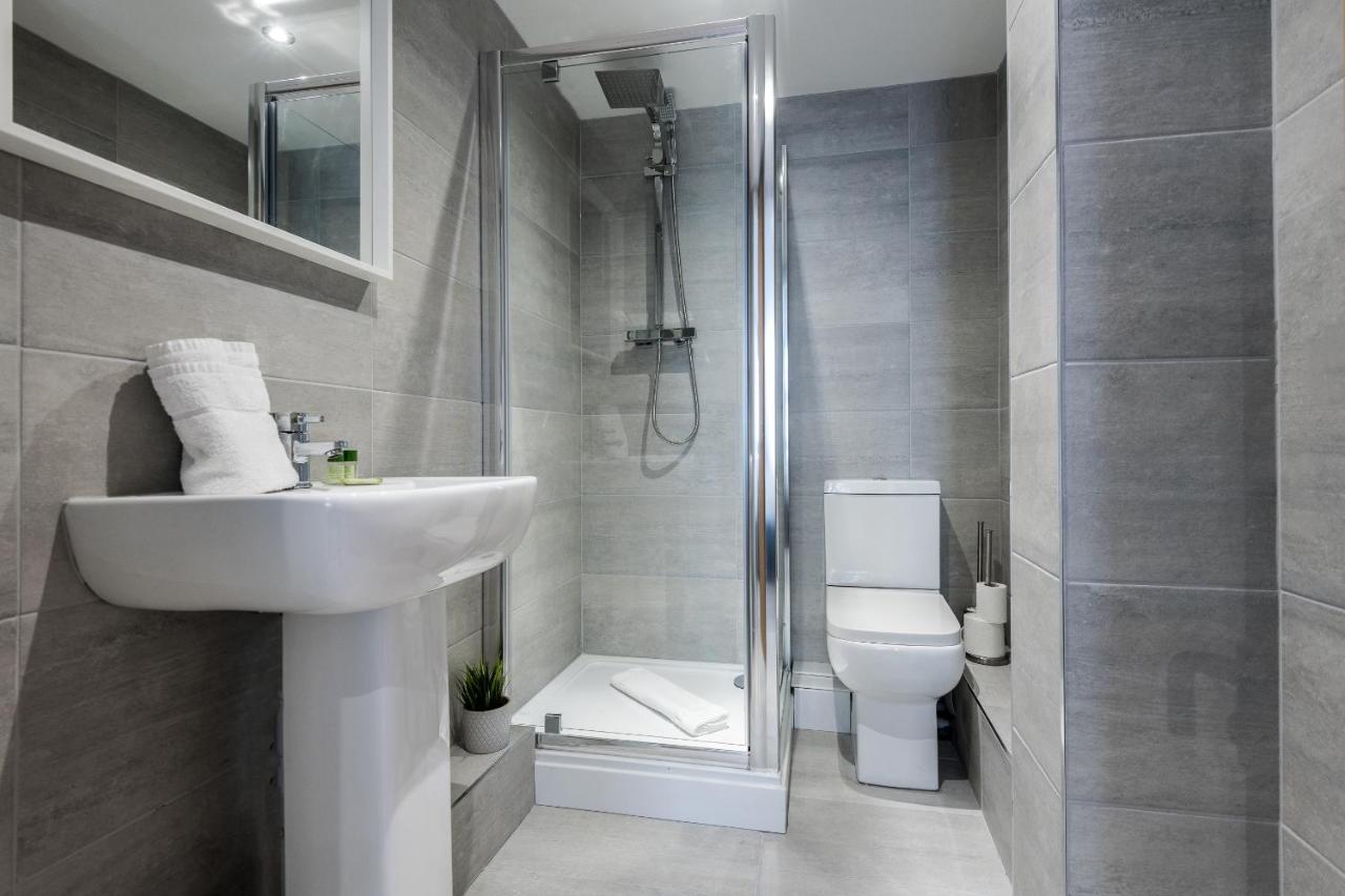 Host Apartments - Contemporary 3 Bed Apt With Balcony - Perfect For Long Stays Liverpool Exterior foto